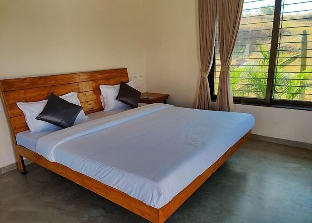 Фото Shrubbery Palms Resort