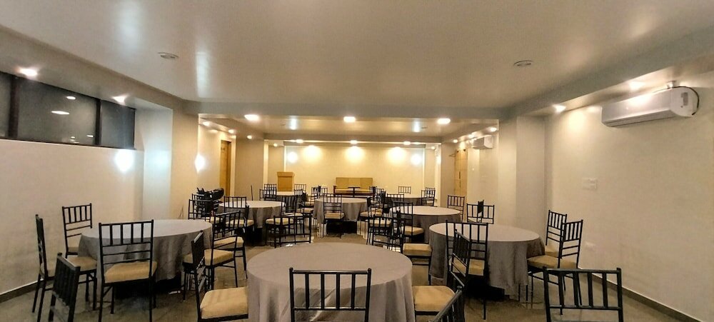 Фото Hotel Gulmohar