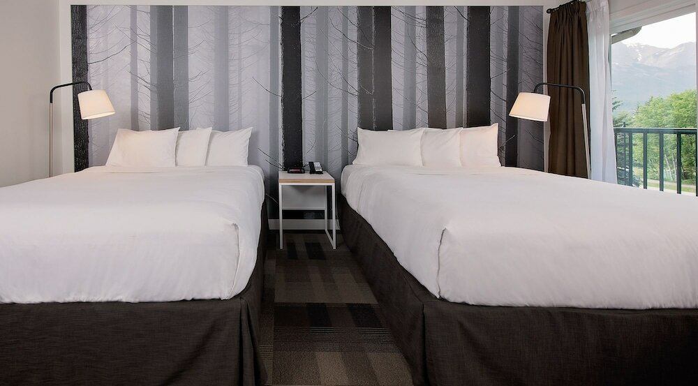 Фото Coast Canmore Hotel & Conference Centre