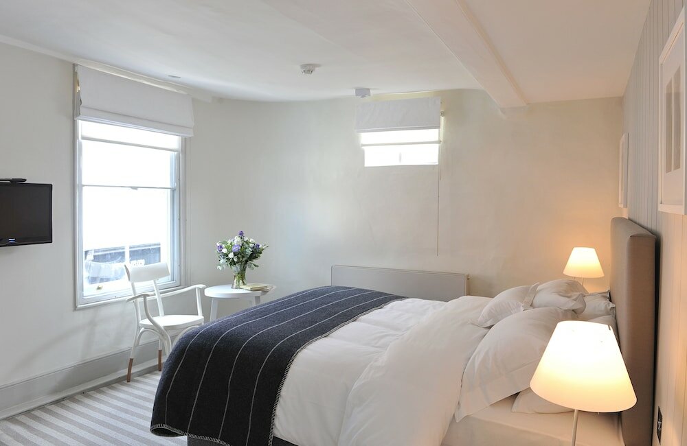 Фото The Crown hotel