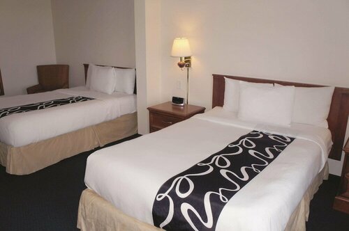 Гостиница La Quinta Inn & Suites by Wyndham Omaha Airport Downtown в Каунсил Блаффс