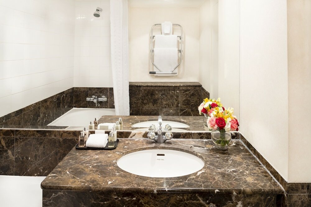 Фото Millennium Gloucester Hotel London Kensington