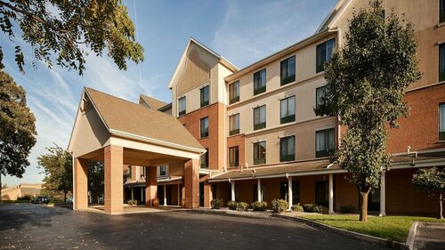 Гостиница Best Western Plus Kalamazoo Suites