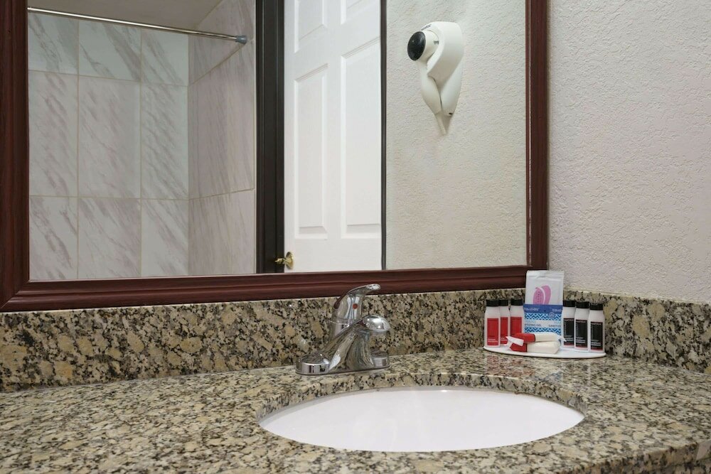 Фото Baymont by Wyndham Bremerton Wa