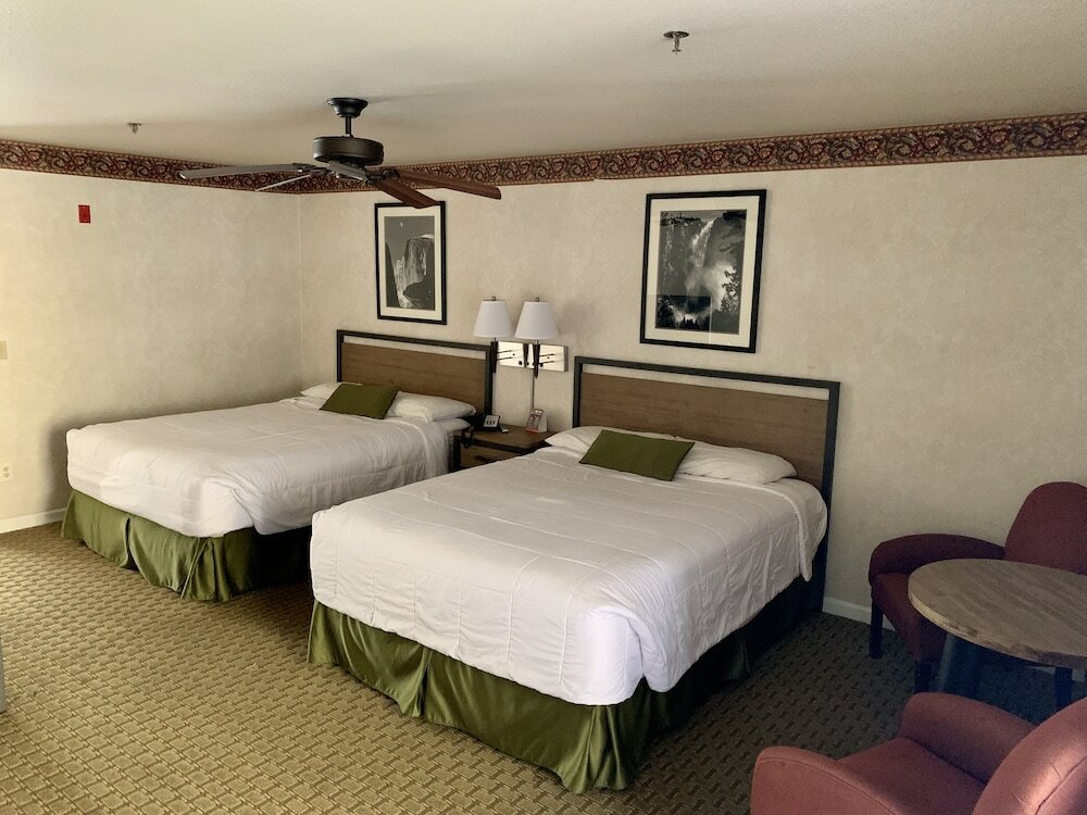 Фото Yosemite View Lodge