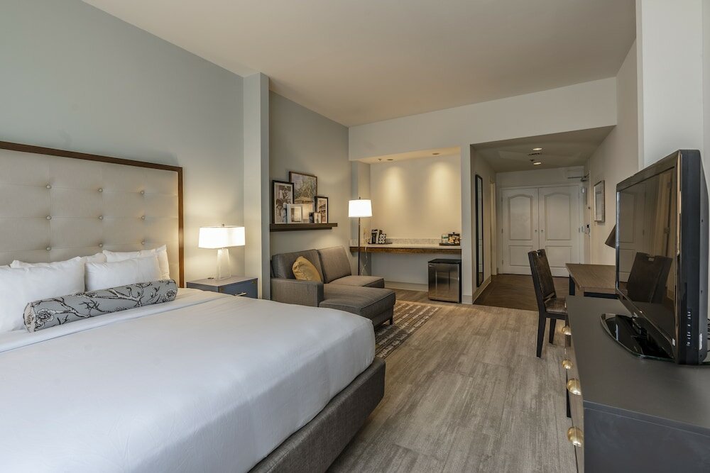 Фото St Charles Coach House, Ascend Hotel Collection