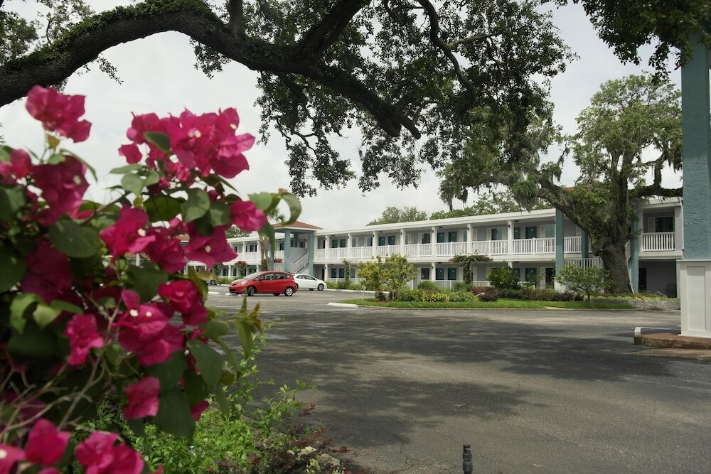 Фото Southern Oaks Inn