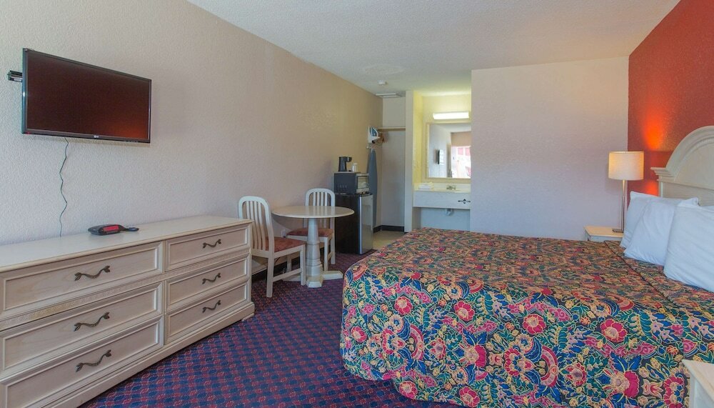 Фото Studios and Suites 4 Less Battlefield Blvd