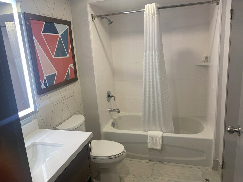 Фото Quality Suites London