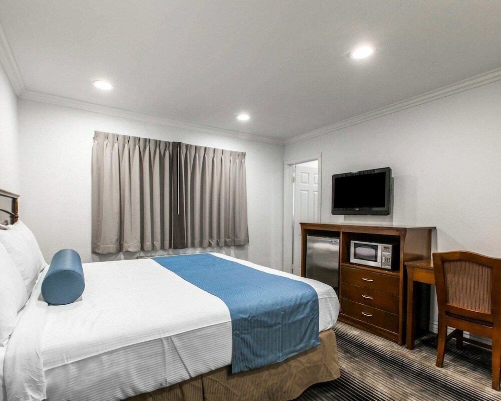 Фото Rodeway Inn & Suites Pacific Coast Highway