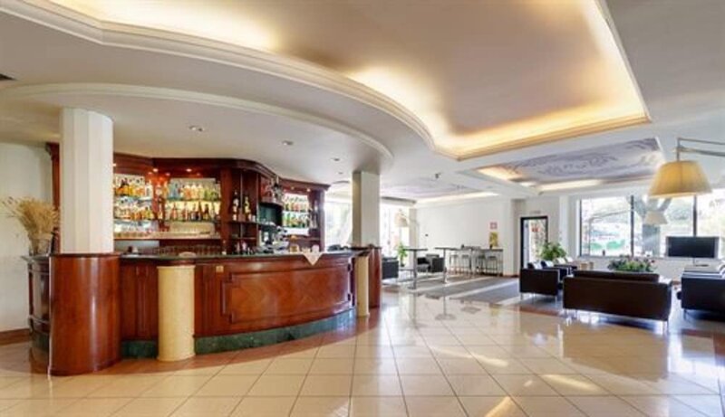 Гостиница Cdh Hotel Villa Ducale в Парме