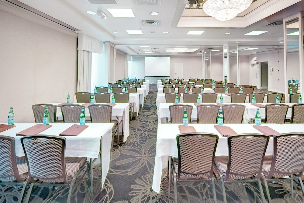 Фото DoubleTree by Hilton Milwaukee Downtown