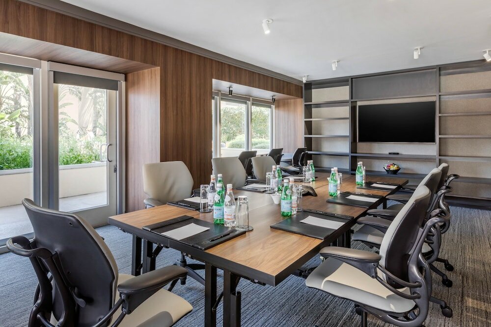 Фото Omni Los Angeles Hotel at California Plaza