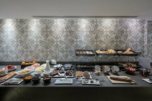 Гостиница Отель Catalonia Park Güell