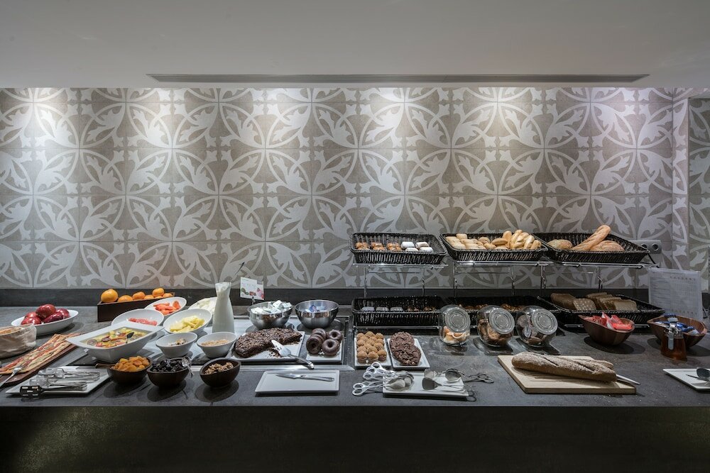 Фото Отель Catalonia Park Güell