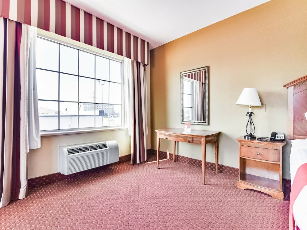 Фото Oyo Townhouse Oklahoma City Airport