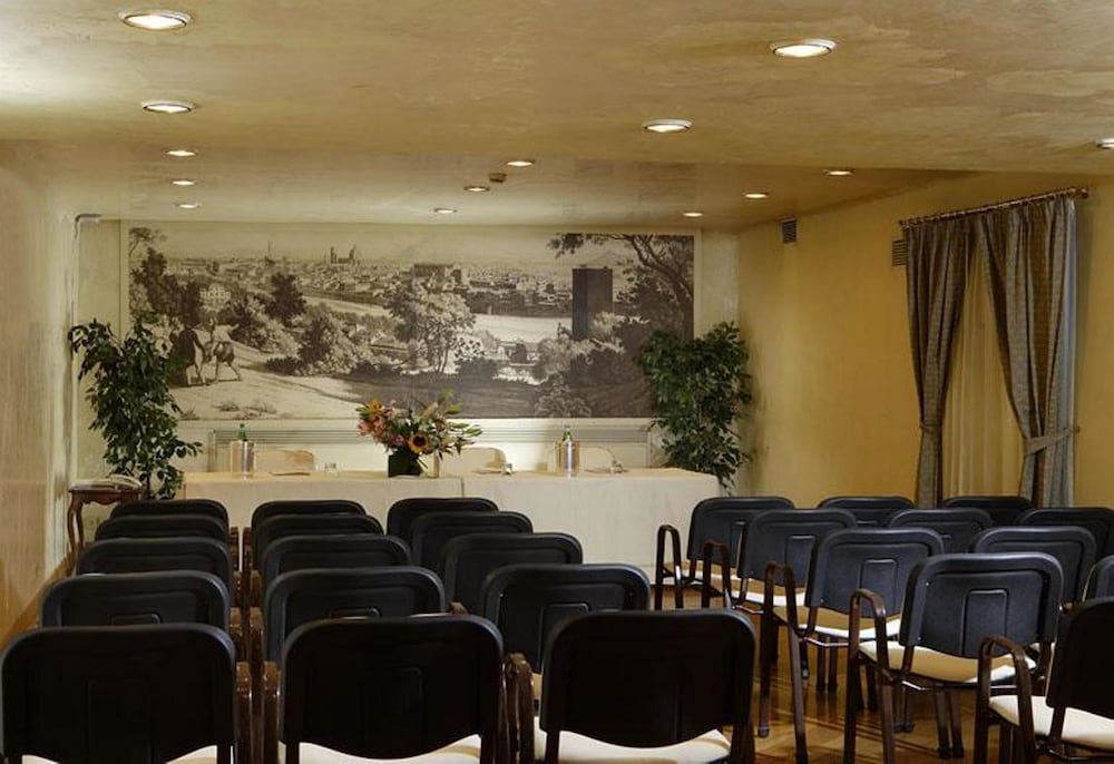 Фото Hotel De La Ville