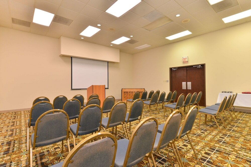 Фото Americas Best Value Inn & Suites Victoria