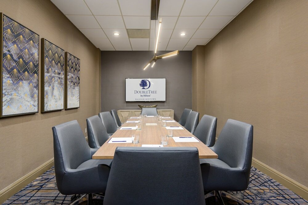 Фото DoubleTree by Hilton Raleigh Midtown, Nc