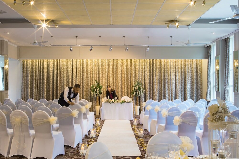 Фото Alma Lodge Hotel