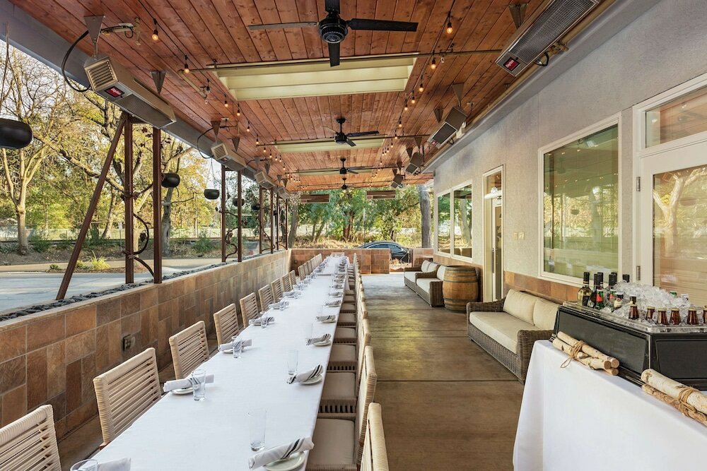 Фото Hilton Garden Inn Davis Downtown