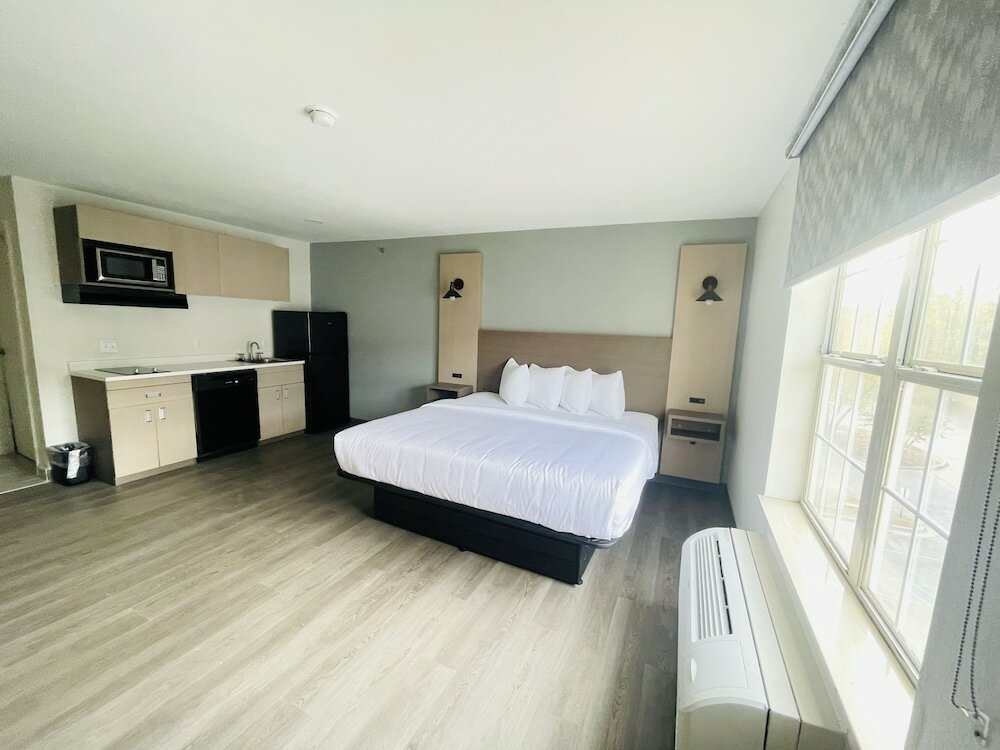 Фото HomeTowne Studios & Suites by Red Roof Columbia