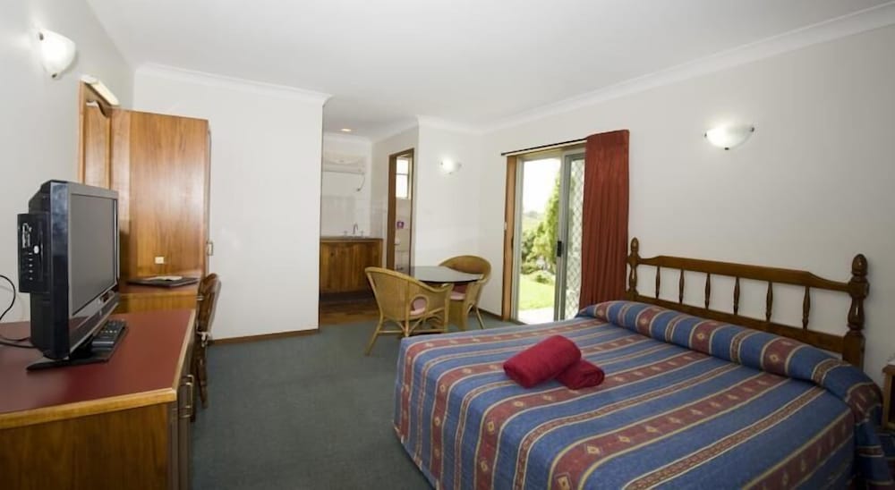 Фото Colonial Court Motor Inn