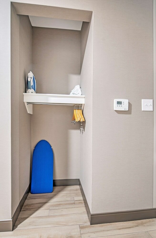 Фото Hampton Inn by Hilton Ottawa