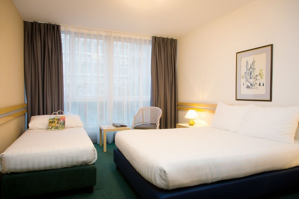 Фото Drake Longchamp