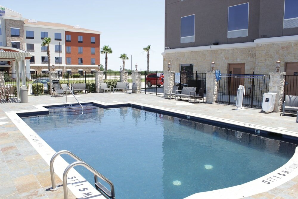 Фото Hampton Inn Seguin