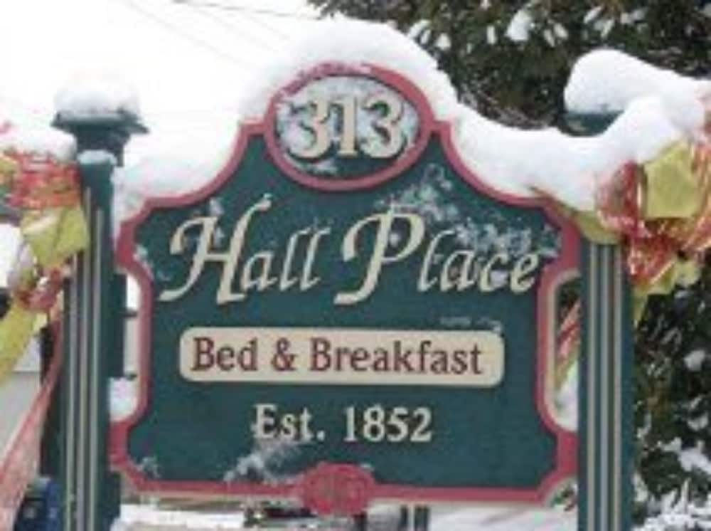 Фото Hall Place Bed and Breakfast