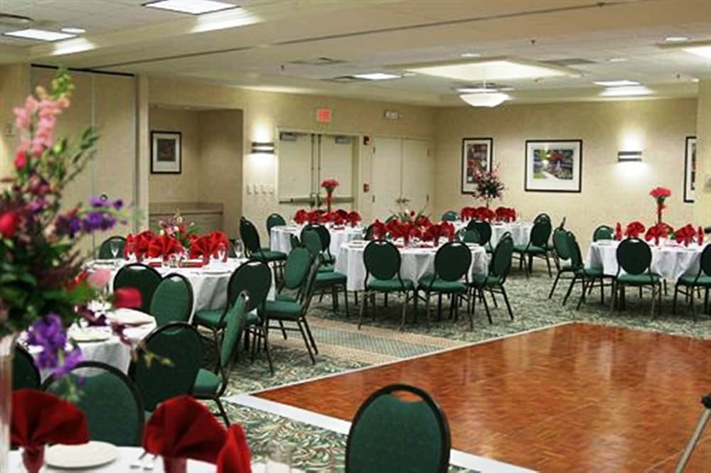 Фото Hilton Garden Inn Syracuse