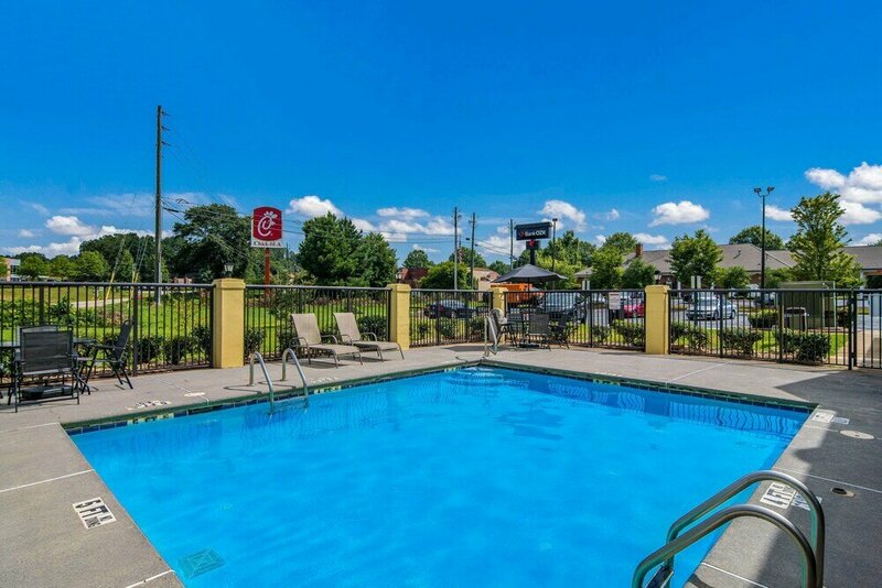 Гостиница Quality Inn & Suites Canton, Ga