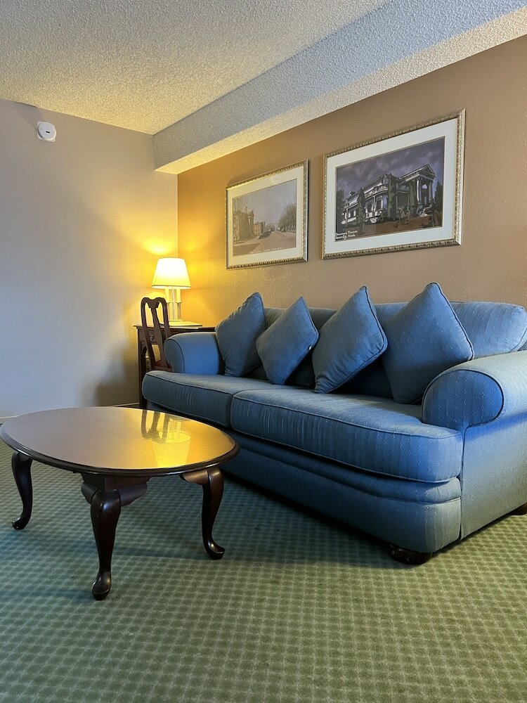 Фото Hardman House Inn & Suites