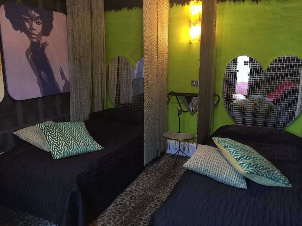 Фото The Pavilion Hotel