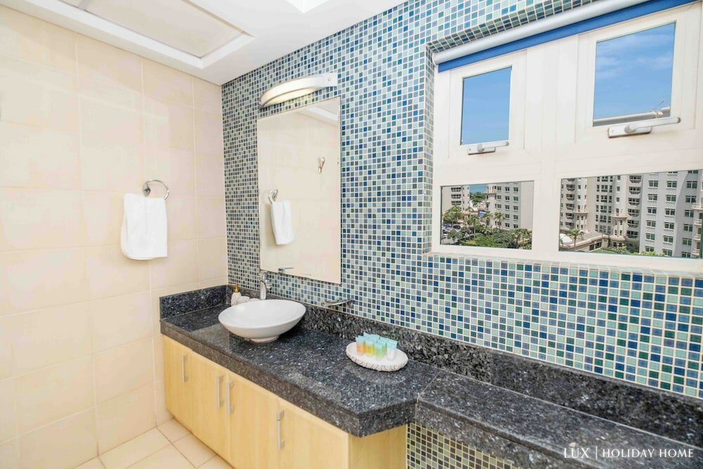 Фото Lux The Shoreline Penthouse Suite