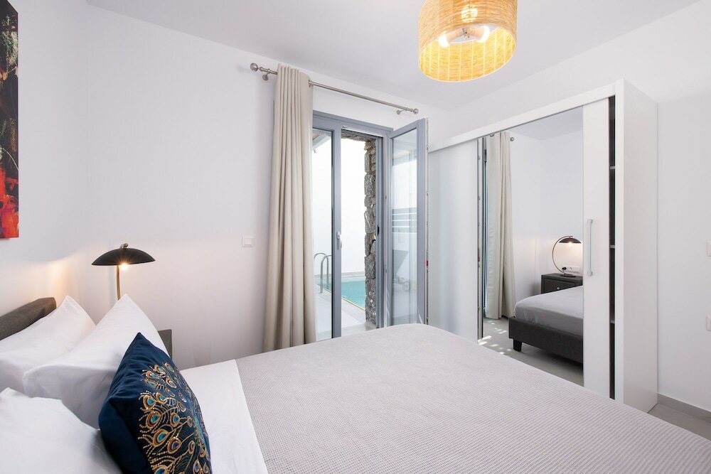 Фото Private Pool Holiday Home by Sunshine Place World