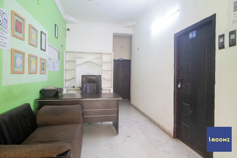 Фото IROOMZ Peaceful Stay Villa