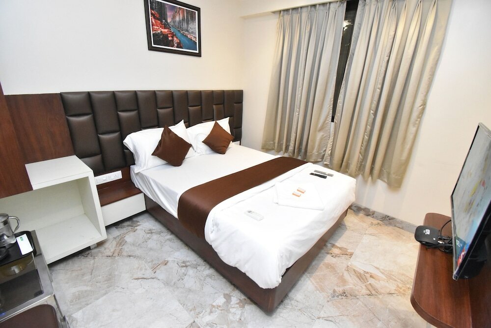 Фото Hotel Swagath Residency