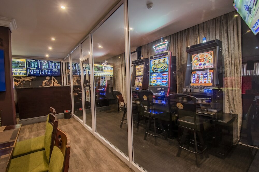 Фото Emakhosini Hotel on East