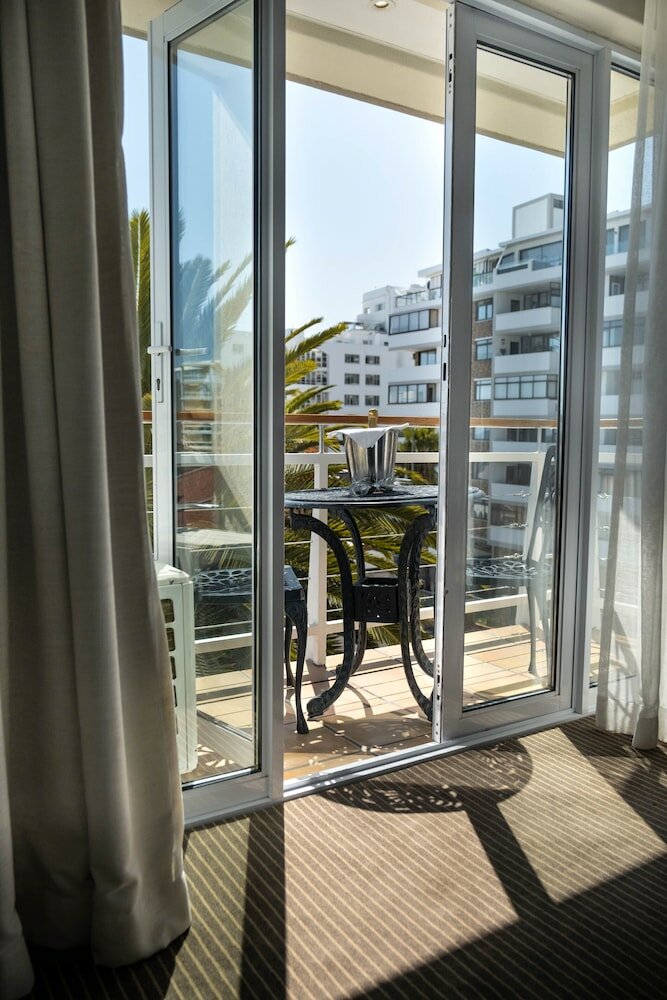 Фото The Bantry Aparthotel by Totalstay