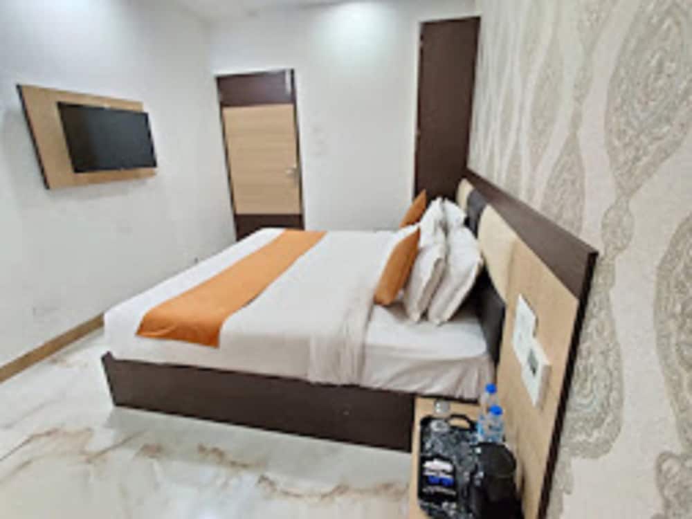 Фото Hotel A Star-50m away from Golden Temple