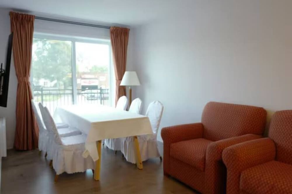 Фото 2001 AV. Beaconsfield