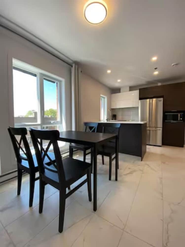 Фото 2001 AV. Beaconsfield