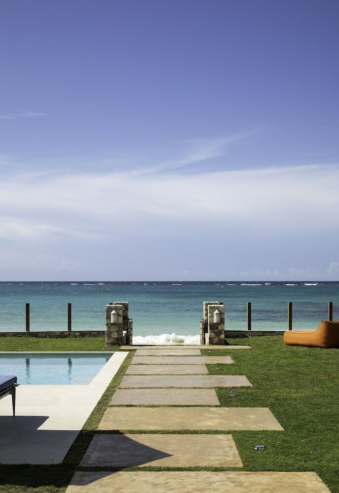 Фото Fabulous 5 Bedroom Beachfront Villa