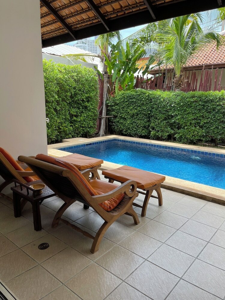 Фото Villa Raya Private Pool Villas Resort