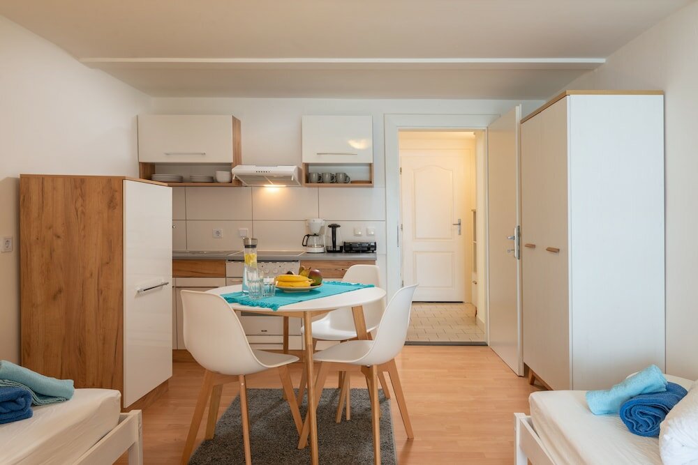 Фото Alpine Hostel Appartements