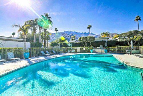 Гостиница Chic Palm Springs Condo w Pool, Patio & Fire Pit в Палм-Спрингс