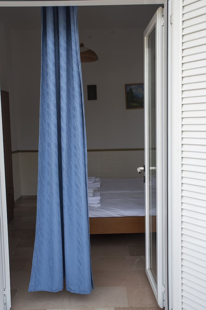 Фото Eleni Apartments Sant George Beach