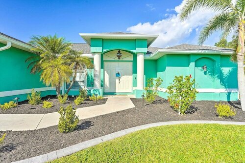 Гостиница Colorful Cape Coral Vacation Rental w Pool! в Кейп Корал